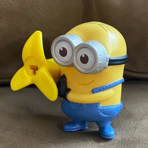 McDonald's Other - McDonald’s 2017 Minion with Banana Shooter Toy Kids Happy Meal Action Figure EUC